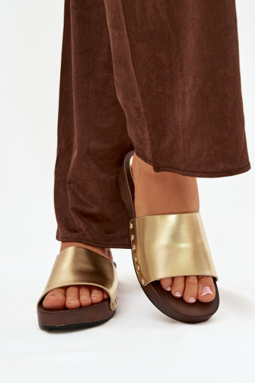 Chaussons pour femmes avec des clous dorés Terissa