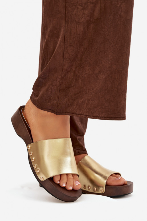 Pantoufles pour femmes avec des rivets couleur dorée Terissa