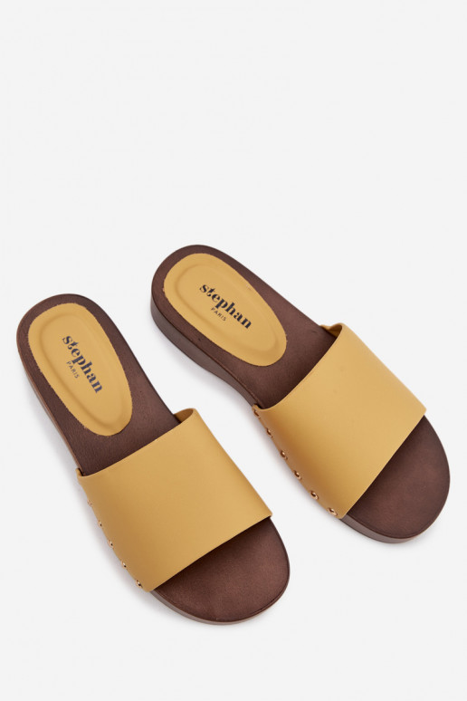 Pantoufles pour femmes avec des rivets couleur jaune Terissa