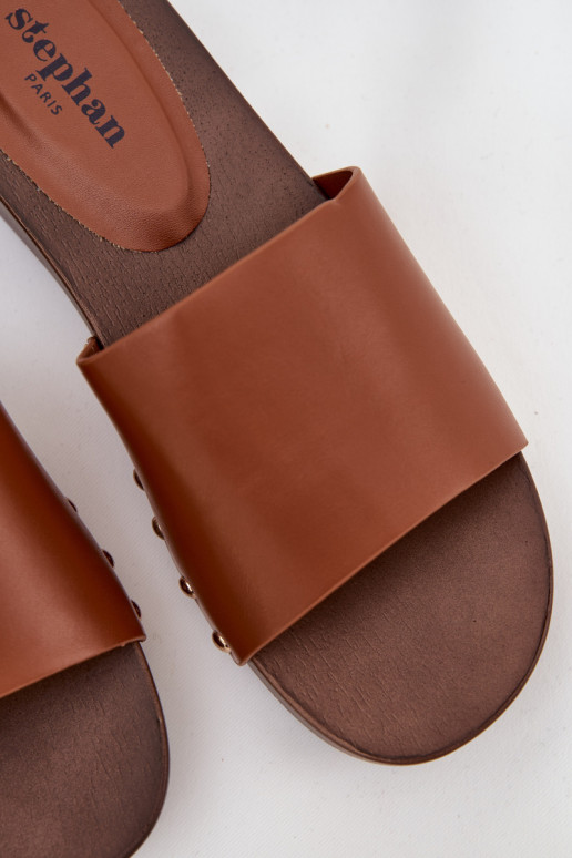 Pantoufles pour femmes avec des rivets marron Terissa
