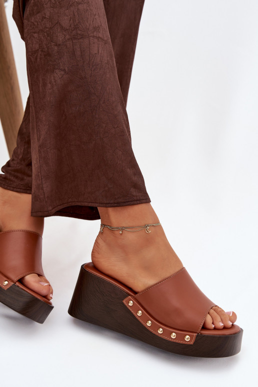 Pantoufles pour femmes Sur un coin Ze couleur doréemi Goujons marron Arionne