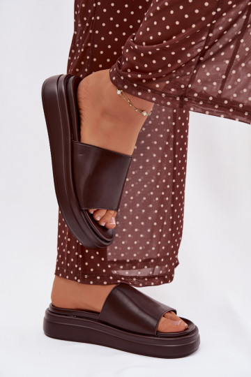 Pantoufles pour femmes avec une plateforme CzekoladoÀe Tanelisse