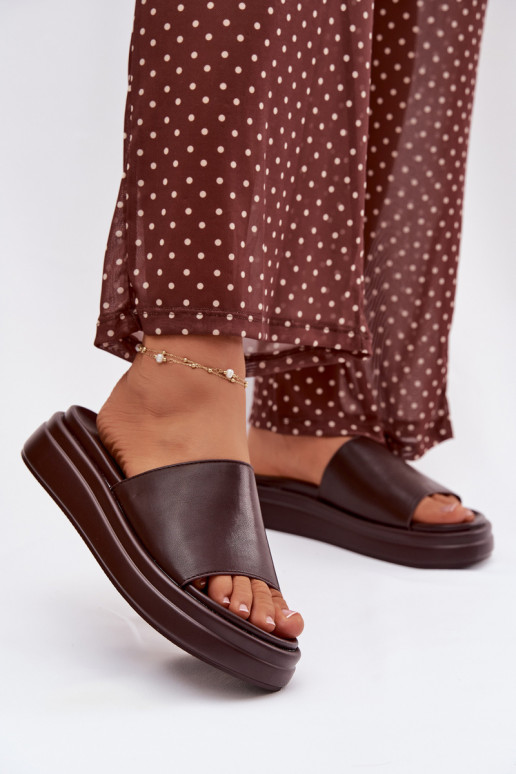 Pantoufles pour femmes avec une plateforme CzekoladoÀe Tanelisse