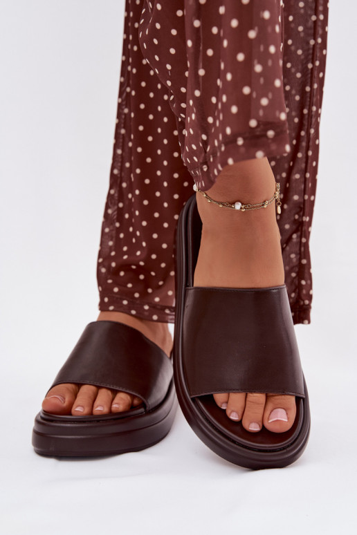 Pantoufles pour femmes avec une plateforme CzekoladoÀe Tanelisse