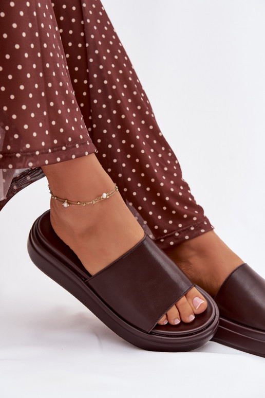 Pantoufles pour femmes avec une plateforme CzekoladoÀe Tanelisse