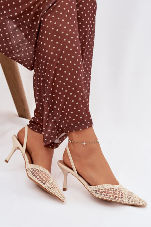 des sandales avec des éléments ajourés avec des talons fins couleur ivoire Hanelis