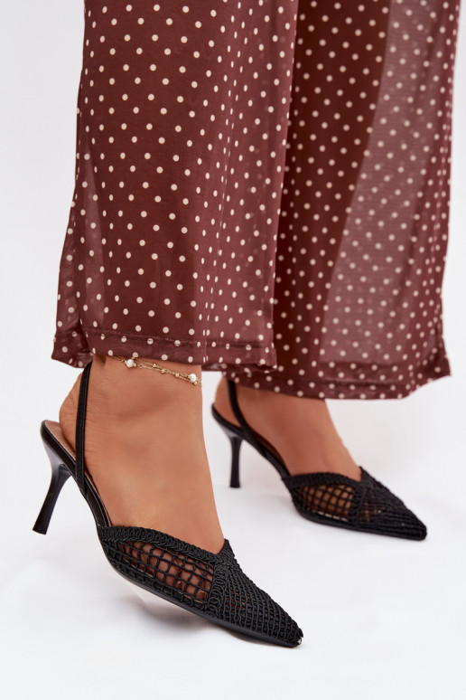 des sandales avec des éléments ajourés avec des talons fins couleur noire Hanelis