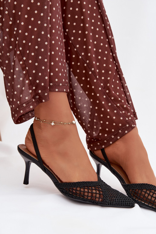 des sandales avec des éléments ajourés avec des talons fins couleur noire Hanelis