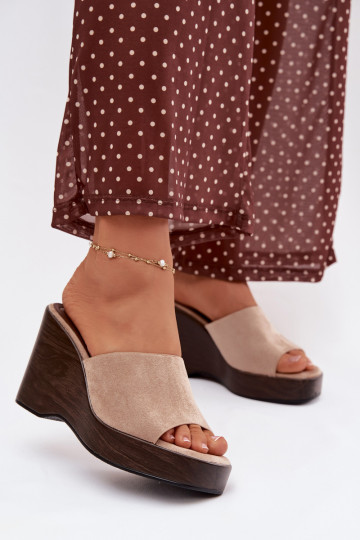 Pantoufles pour femmes Sur un coin beige Ravelia