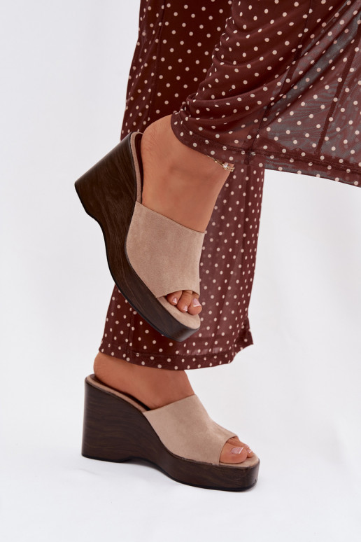 Pantoufles pour femmes Sur un coin beige Ravelia