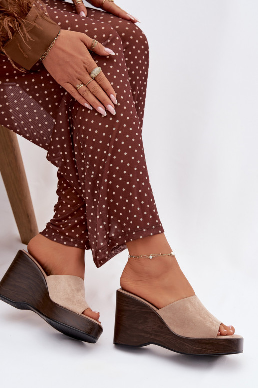 Pantoufles pour femmes Sur un coin beige Ravelia