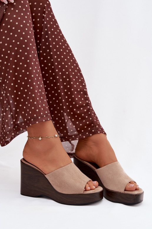 Pantoufles pour femmes Sur un coin beige Ravelia