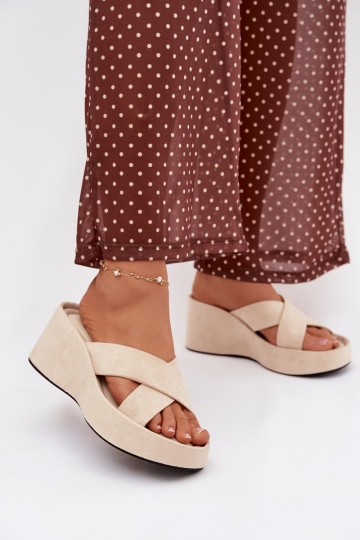 Chaussons pour femmes plateforme en daim synthétique „Calorine“ couleur sable