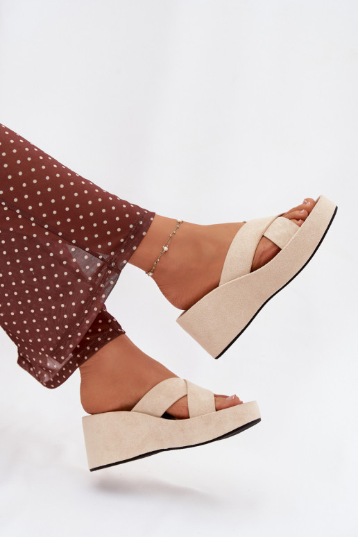 Pantoufles pour femmes Sur un coinen daim écologiqueu beige Calorine