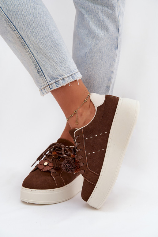 Chaussures modèle baskets Féminin avec une plateforme Avec des décorationsi Pomponami CzekoladoÀe Corinna