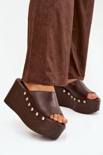 Chaussons pour femmes à plateforme avec clous de couleur chocolat Taireline