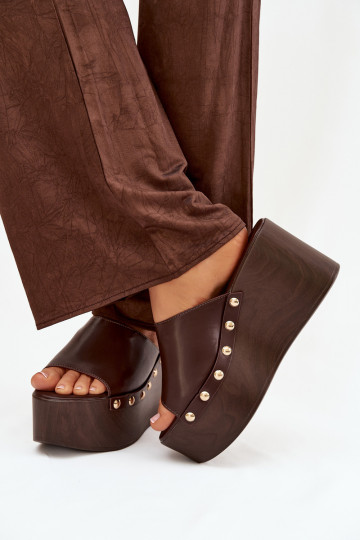 Chaussons pour femmes à plateforme avec clous de couleur chocolat Taireline 2