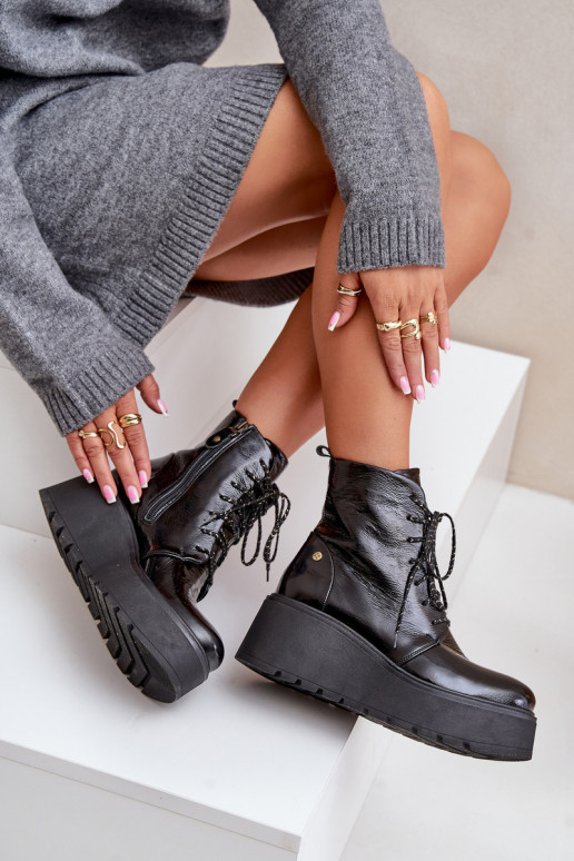 Peau avec effet vernis Bottes avec une plateforme I Koturnie Il fautciejka 06762-01 couleur noire