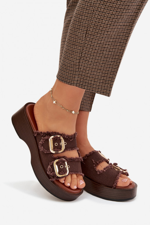 Sandales féminines avec plateforme couleur or et boucles couleur chocolat