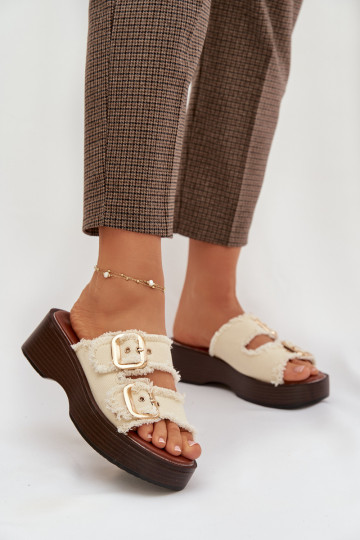 Sandales féminines avec plateforme couleur or et boucles couleur ivoire 2