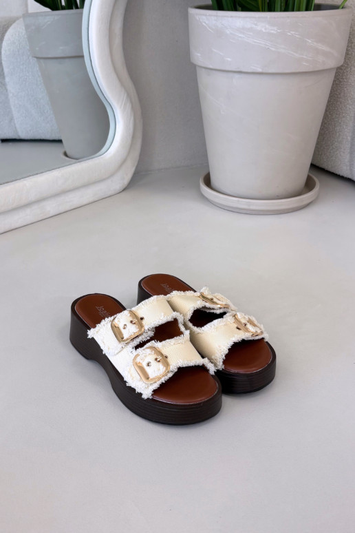 Sandales féminines avec plateforme couleur or et boucles couleur ivoire