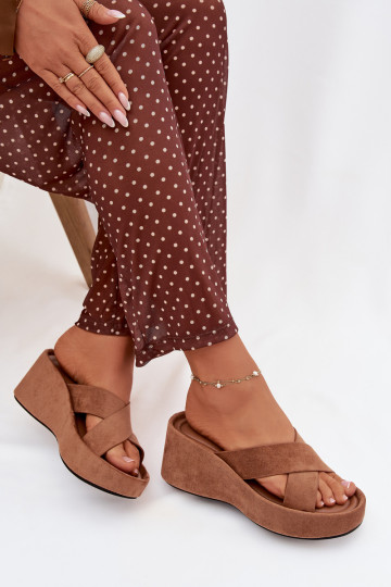 Chaussons pour femmes plateforme en daim synthétique „Calorine“ couleur marron