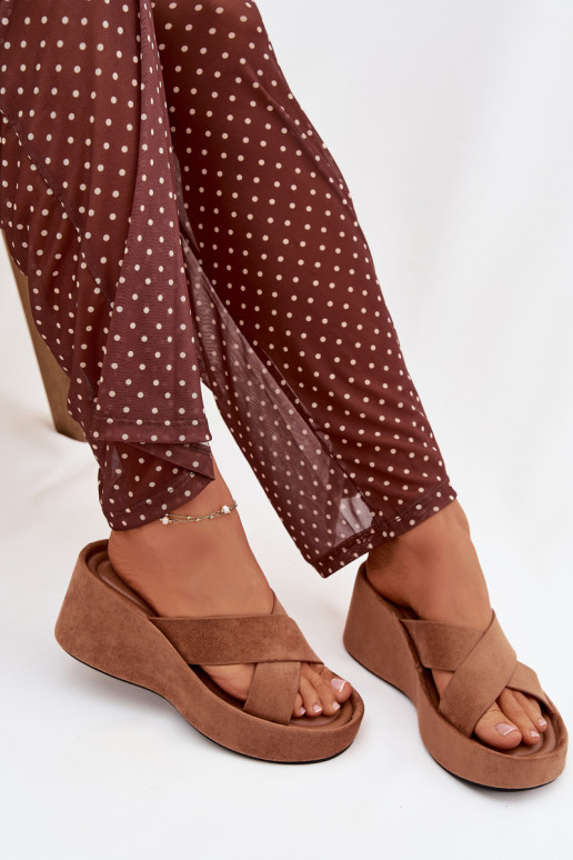 Chaussons pour femmes plateforme en daim synthétique „Calorine“ couleur marron
