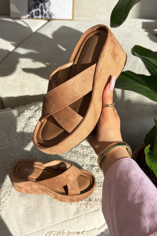 Chaussons pour femmes plateforme en daim synthétique „Calorine“ couleur marron