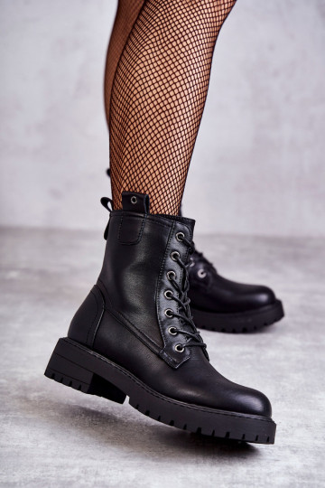 Peau réchauffer Bottes avec des lacets couleur noire Ritta