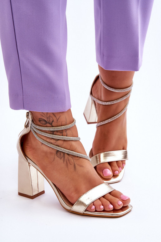 sandales à la mode avec des yeux qui clignotent couleur dorée Carma