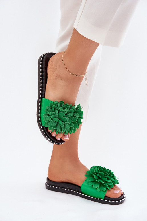 Pantoufles pour femmes Ozdobione avec des motifs florauxami couleur verte Cellanen