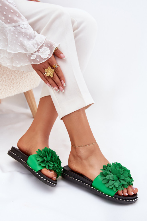 Pantoufles pour femmes Ozdobione avec des motifs florauxami couleur verte Cellanen