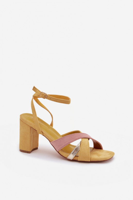 Sandales à talons hauts pour femme avec des bandes en daim écologiqueoÀe couleur jaune Karilora