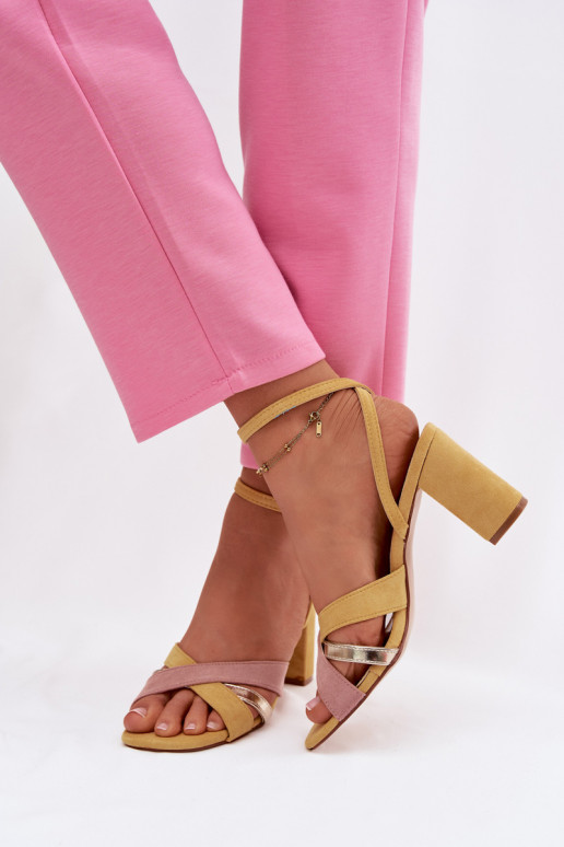 Sandales à talons hauts pour femme avec des bandes en daim écologiqueoÀe couleur jaune Karilora