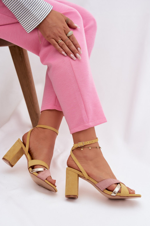 Sandales à talons hauts pour femme avec des bandes en daim écologiqueoÀe couleur jaune Karilora