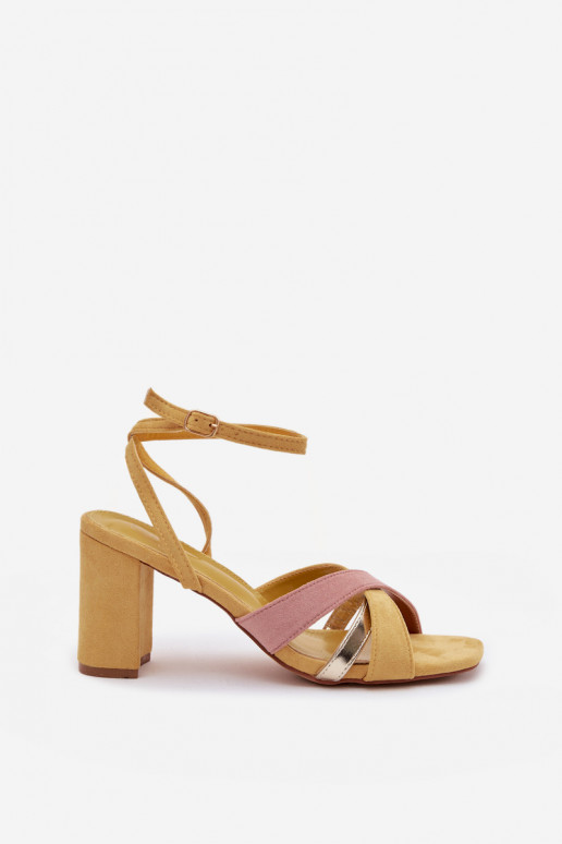 Sandales à talons hauts pour femme avec des bandes en daim écologiqueoÀe couleur jaune Karilora