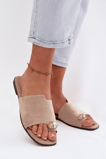 Chaussons Appartement pour femmes Avec des décorations Detalem en daim écologiqueoÀe beige Selavine