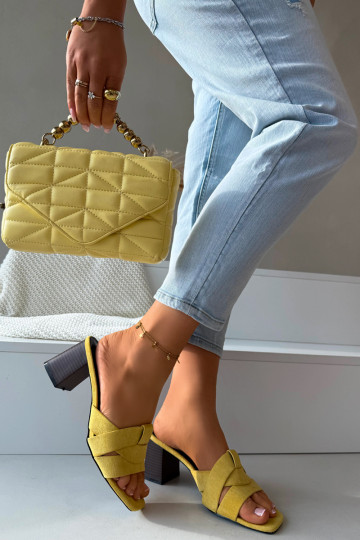 Pantoufles pour femmes avec des talons avec des bandes en daim écologiqueoÀe couleur jaune Corivelle 2