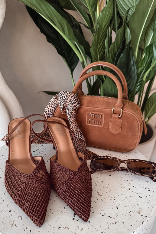 Sandales „Hanelis“ couleur marron avec éléments ajourés et talons fins