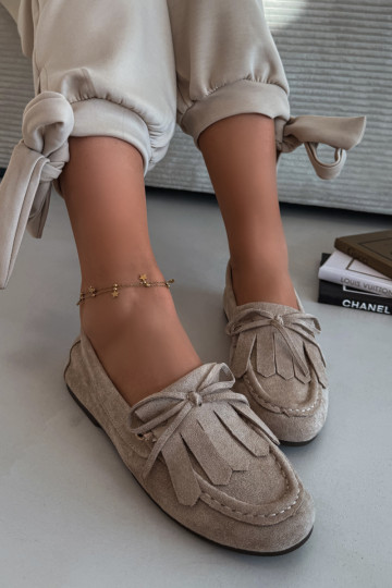 Mocassins pour femmes Glorina couleur sable avec des détails stylés et des franges 2