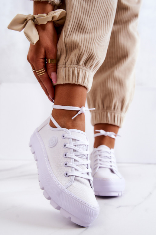 Chaussures de femme avec une plateforme BIG STAR JJ274488 couleur blanche