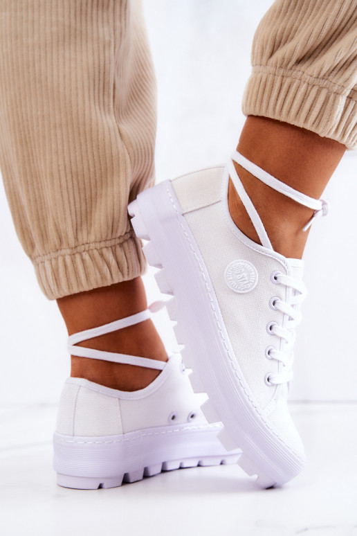 Chaussures de femme avec une plateforme BIG STAR JJ274488 couleur blanche