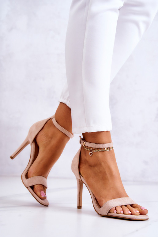 Sandales pour femmes avec des talons fins en daim beige Il fautssimo