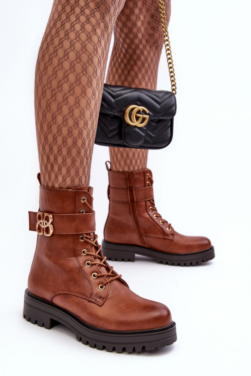 Bottines de travail Féminin avec fermetures éclair avec des ornements marron Ciossava