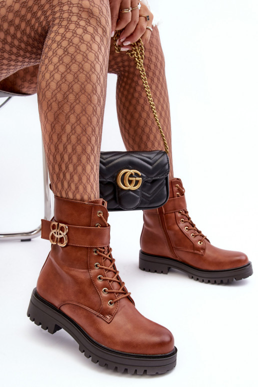 Bottines de travail Féminin avec fermetures éclair avec des ornements marron Ciossava