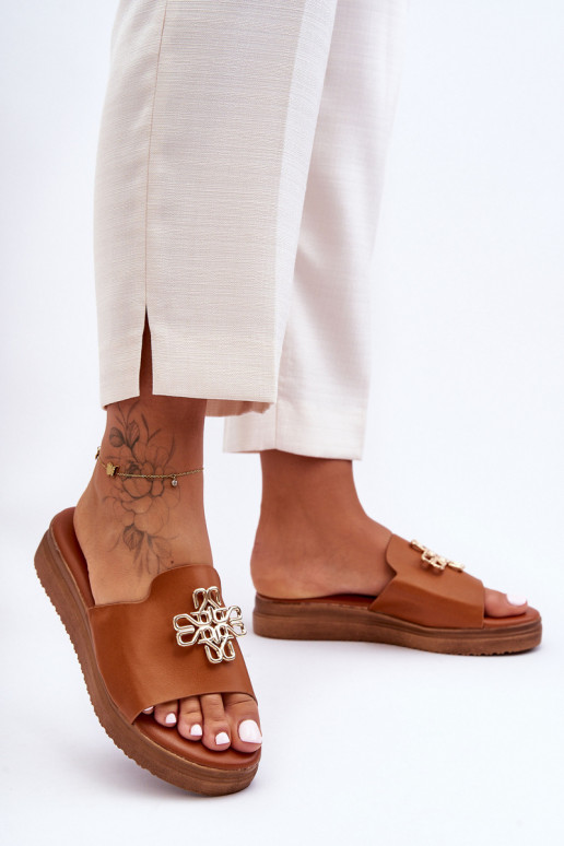 Peau Féminin Chaussons avec une plateforme avec décoration marron Azera
