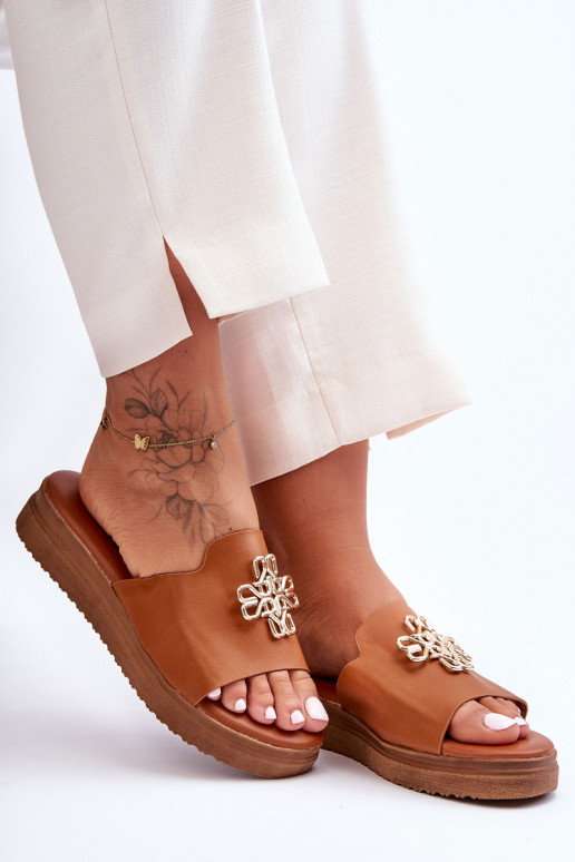 Peau Féminin Chaussons avec une plateforme avec décoration marron Azera