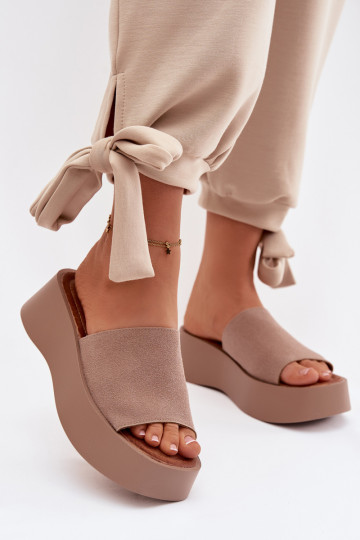 Pantoufles pour femmes avec une plateforme beige Liorisse 2