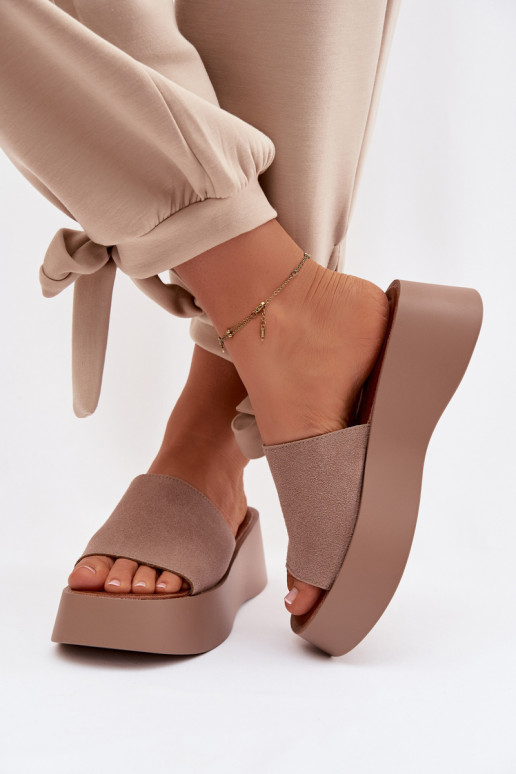 Pantoufles pour femmes avec une plateforme beige Liorisse