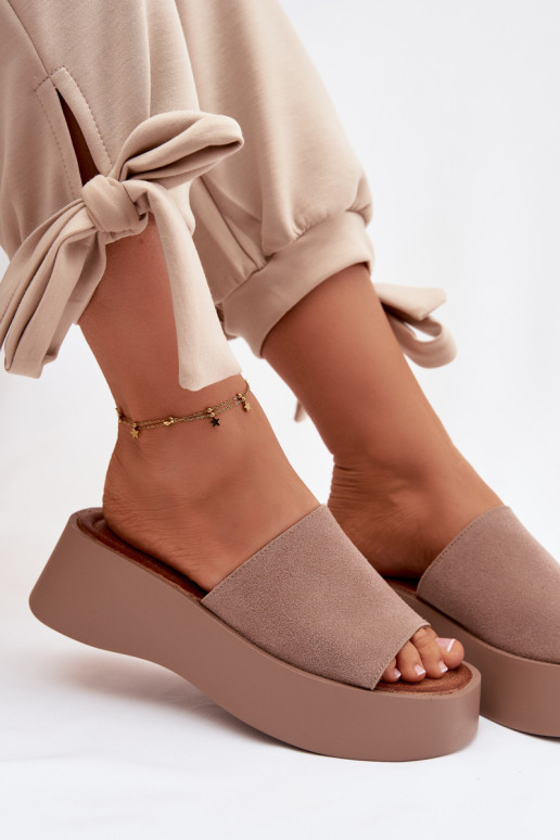Pantoufles pour femmes avec une plateforme beige Liorisse